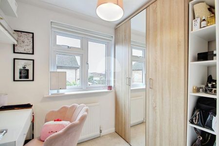 4 bedroom detached house to rent - Photo 4