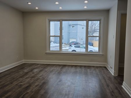 For Lease - 8 Roberta Drive, Toronto, Ontario - Photo 2