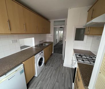 3 bedroom flat to rent - Photo 5