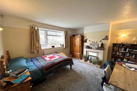 4 bedroom semi-detached house to rent - Photo 2