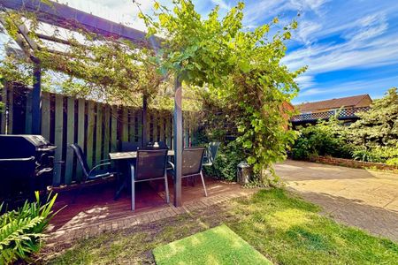 Christopher Close, PETERBOROUGH - Photo 4