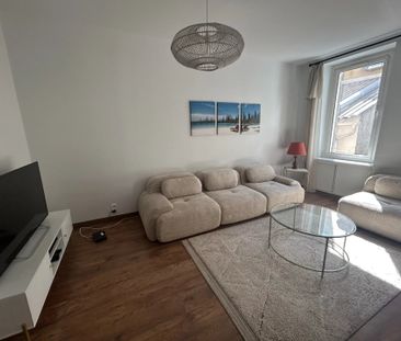 Location Appartement 3 pièces 78m² MARSEILLE 6ème - Photo 2