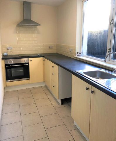 2 bedroom terraced house to rent - Photo 4