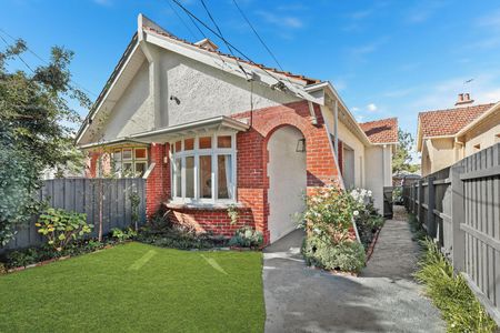 Charming Period Home in a Prime Oakleigh Location - Photo 5