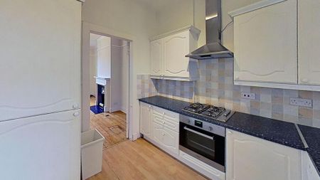 3 bedroom flat to rent - Photo 4
