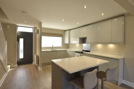 2 bedroom terraced house to rent - Photo 4