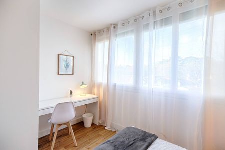 Chambre de standing dans Appartement T5 rénové - Photo 3