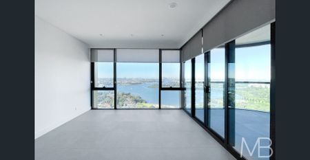 WATERFRONT LUXURY WITH HARBOUR BRIDGE CITY VIEWS - Photo 4