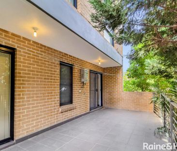 Conveniently Located Apartment - Photo 4