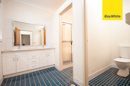 THREE BEDROOM TOWNHOUSE IN EXCELLENT LOCATION - Photo 2