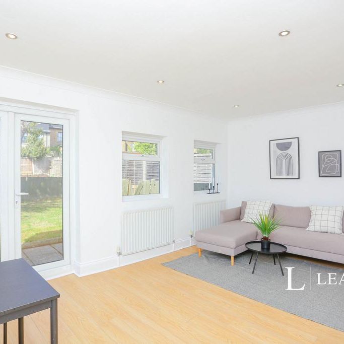 3 bedroom flat to rent - Photo 1