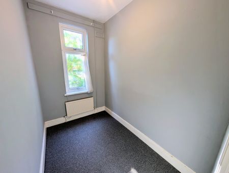 A 3 Bedroom Terraced - Photo 5