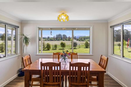 Sunny lifestyle home with expansive rural outlook - Photo 2