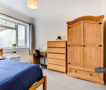 1 bedroom in a house share to rent - Photo 3