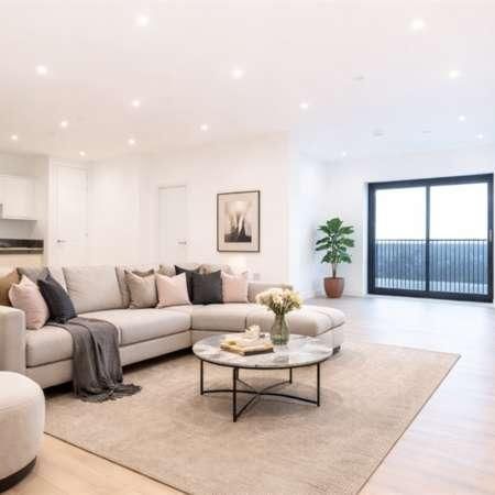 Maybank Road, London, E18 - Photo 1