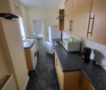 3 bedroom flat to rent - Photo 5