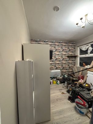 2 Bed Flat, Radstock Road, RG1 - Photo 1