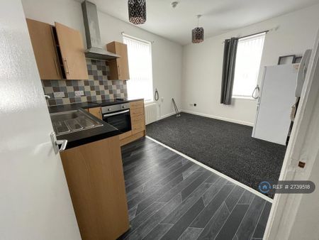 1 bedroom flat to rent - Photo 4