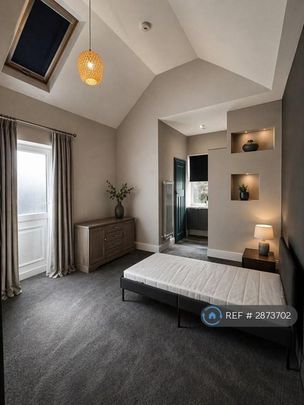 1 bedroom in a house share to rent - Photo 1