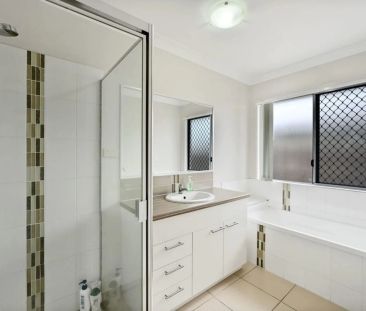 Pool side living in peaceful Mount Low - Photo 6