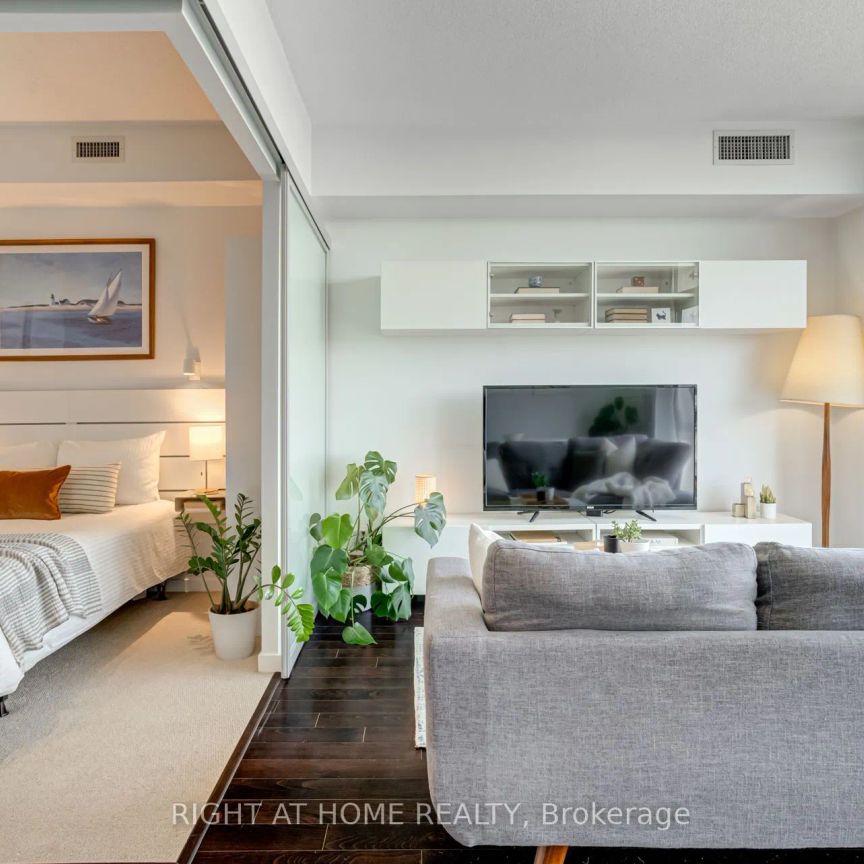 105 The Queensway Avenue #1706 - Photo 1