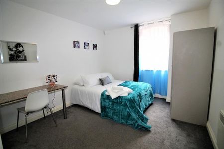 3 bedroom flat to rent - Photo 4