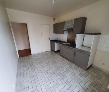 Location Appartement 4 pièces 90m² CHAMALIERES 63400 - Photo 5