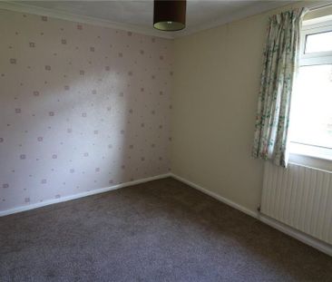 2 bedroom bungalow to rent - Photo 2