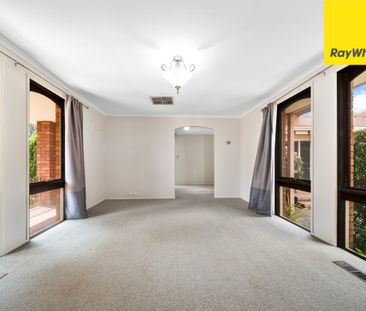 Family Friendly, 4 Bedroom House in Weetangera - Photo 3