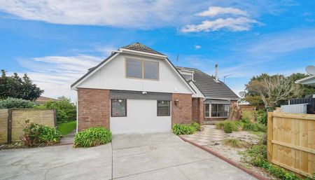 Fully Renovated 8 Room House for Rent in Manurewa - Photo 3