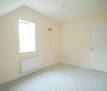 Barn Court, High Wycombe, Buckinghamshire,HP12 - Photo 3