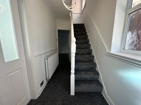 3 bedroom semi-detached house to rent - Photo 2
