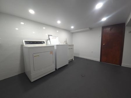 For Lease - 5 Rideau Avenue, Toronto, Ontario - Photo 2