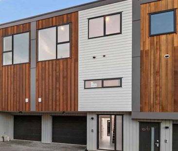 Warm & Bright New Townhouse - Photo 1