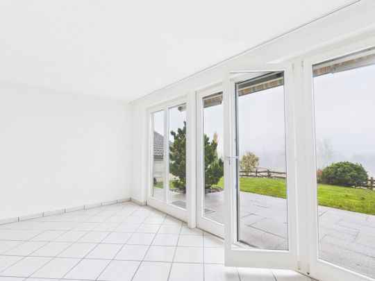 Beautiful 4.5-room single-family house with garden in Ottenbach - Photo 1