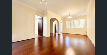Three-bedroom townhouse in a prime Strathfield South location - Photo 4