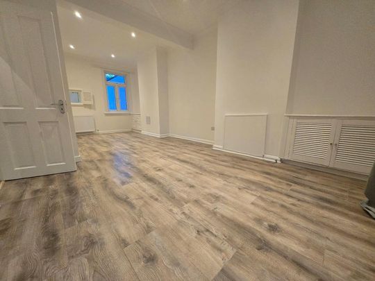 4 bedroom terraced house to rent - Photo 1