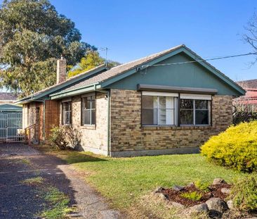 Charming Three Bedroom! - Photo 6