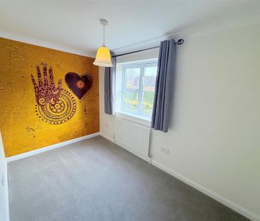 4 bedroom detached house to rent - Photo 3