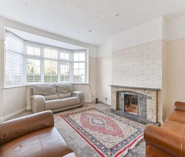 Kingsway, Motspur, KT3 - Photo 1