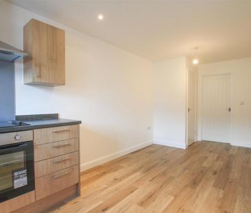 2 bedroom end of terrace house to rent - Photo 1