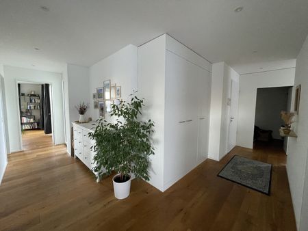 APPARTEMENT MANSARDÉ DE 3 PIÈCES À KRIENS (LU), MEUBLÉ, TEMPORAIRE - Foto 2