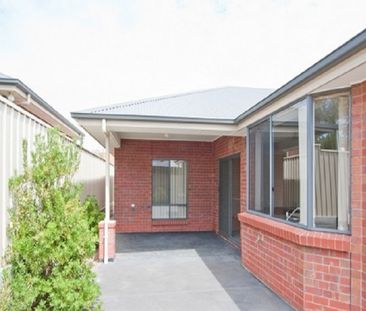 Modern and Spacious 3 Bedroom Home with Ensuite&comma; Close to Everything&excl; - Photo 4