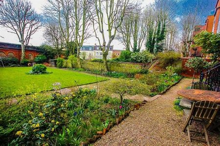 Lyndhurst Gardens, Belsize, NW3 - Photo 2