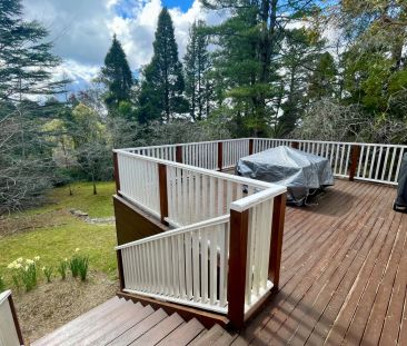 Spacious Four-Bedroom Home Opposite Leura Golf Course! - Photo 1