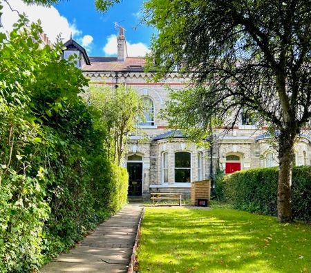 9, Wigginton Road - Photo 2