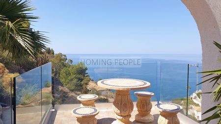 Villa con piscina y bonitas vistas naturales al mar - Photo 4