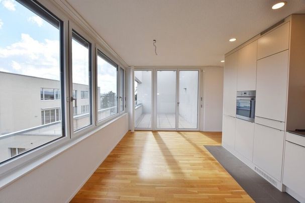 Modern 3.5-room apartment with balcony at the Lyss train station - Photo 1