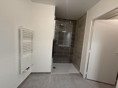 Location Appartement 2 pièces 48m² THONON LES BAINS 74200 - Photo 5