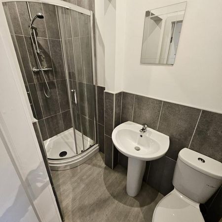 1 bedroom in a house share to rent - Photo 4